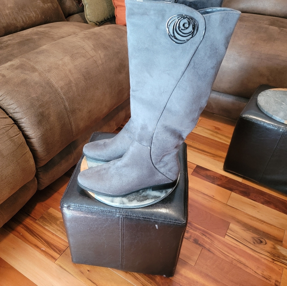 Women's Faux Suede Wide Calf Gray Boots Size 11 - Picture 3 of 7